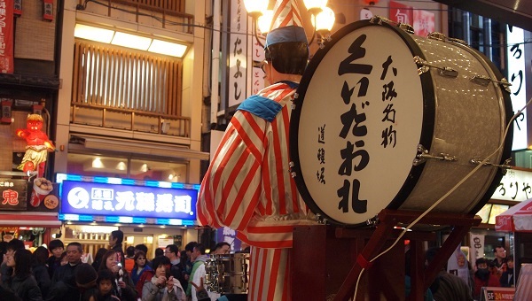 大阪名物 くいだおれ 道頓堀