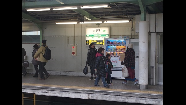中央線・弁天町駅のホーム