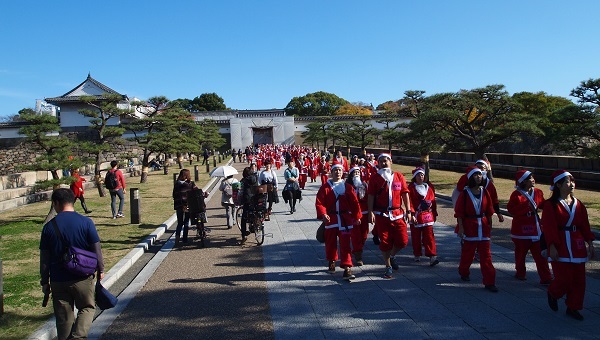 サンタクロースだらけ