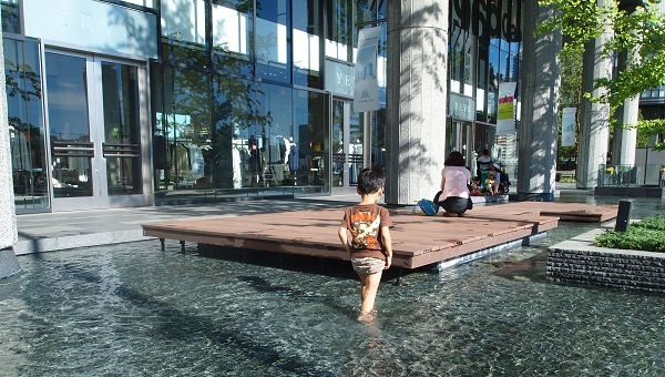 グランフロント大阪の池