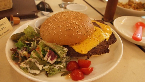 大きなハンバーガー