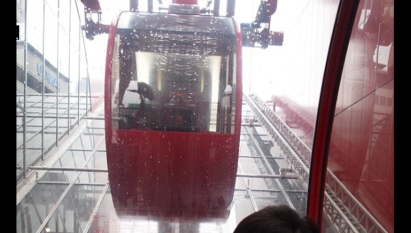 梅田の赤い観覧車