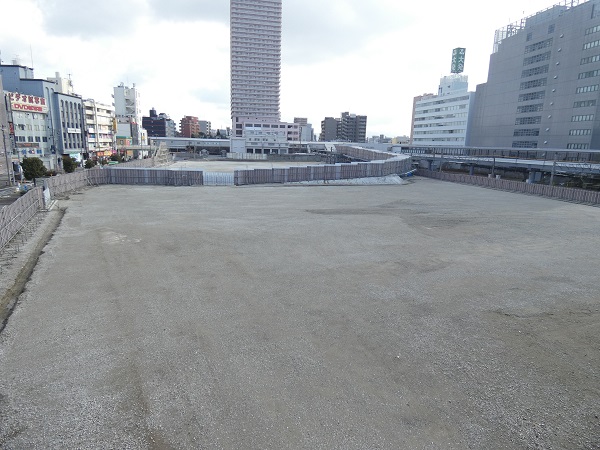 京橋駅前の更地