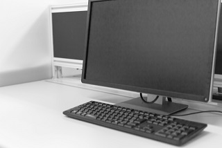 モニター画面の監視・確認作業